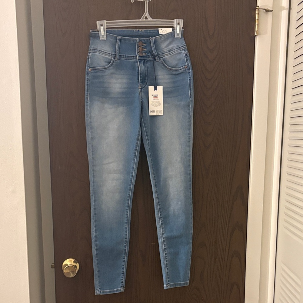 NWT Wallflower High Rise Skinny Jeans